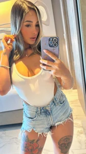 emma_colucci somewhere Pic 2