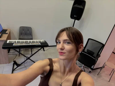 MarielRoloson At Home in my live Pic 2