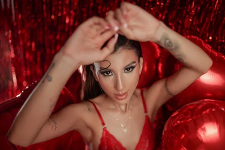 AilishBenson Valentine's Day💘🎈 Kuva