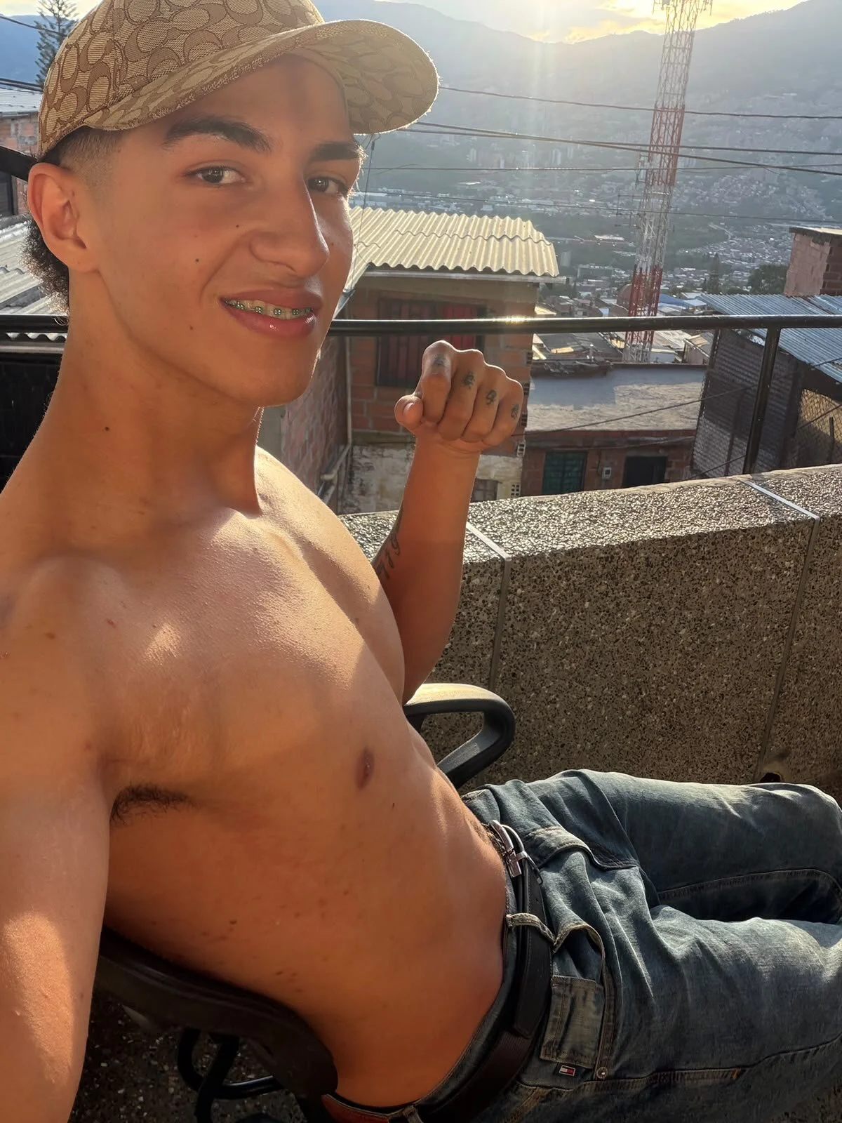 Трендове зображення  6956 Goldendesirexx
