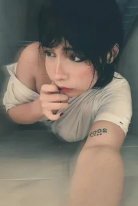 Ivi_jones_ Public Hình 4