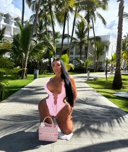 BIGBOOTYELLIEXXX Me - {count, plural, one {תמונה אחת} two {שתי תמונות} many {# תמונות} other {# תמונות}}