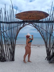 LILIANHOT-milf PHOTOS ON THE BEACH Foto 6