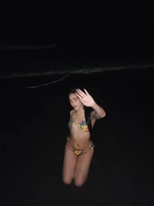 LA-GIRL Cum on the beach 사진