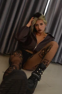 Miss_Ishtar_ A Rebellious Session!🖤 slika 4
