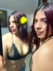 nicky_andcamil Nicky in the mirror Poză