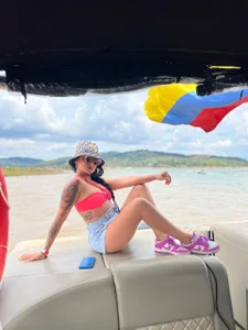 ArianaRosee_ Public টি ছবি