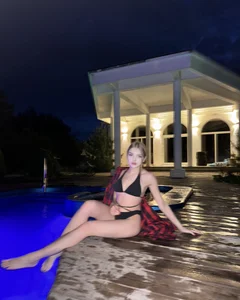 Alice1_secret Public Pic