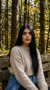 laguber sexy pose Pic 2