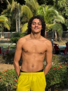 Pool 🔫 de Straight_with_curls  4 Imagens