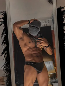 Young_laroi 🖤🖤💀 รูป  2