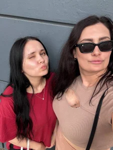 AnnmarieLamon went for a walk to the store Pic 4