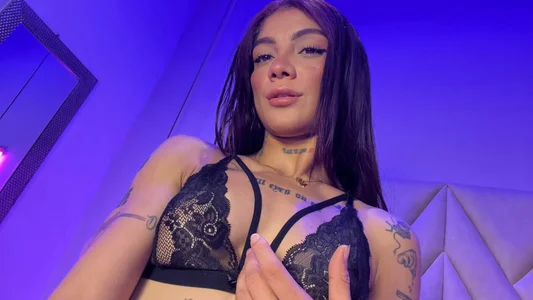 SophieBatoryのCaught in a tempting mood 😏の 2枚の写真