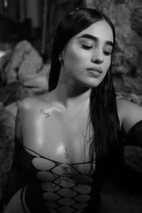 Mia_hotmilk: 🙂‍↕️❤️‍🔥 ( 2 фото)