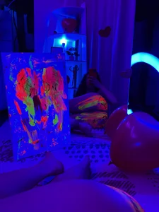 consequences of a Neon Art Show 😈 de lady_curls  4 photos