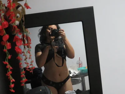 Layla_LatinaのWET💦🍒🍑の枚の写真