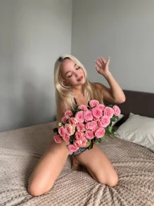 Christy_Little The floral side of passion Pic 5