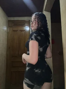 Danee_19_ black is my favorite color Pic 2