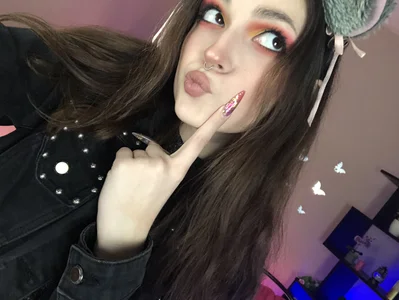 BratzieDarsie selfie after stream with you^^ Pic 5