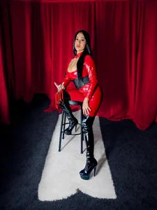 DelaneyStone I'm at your goddess feet Pic 3