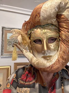 EroticVenetian Public  3টি ছবি