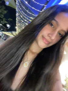 AryaSaynes27 kisses Pic