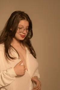 liiliie_petite Sexy girl Pic 6