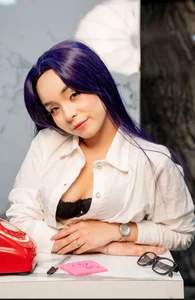 Lilou_albrecht Secretary ready to await your call 圖片