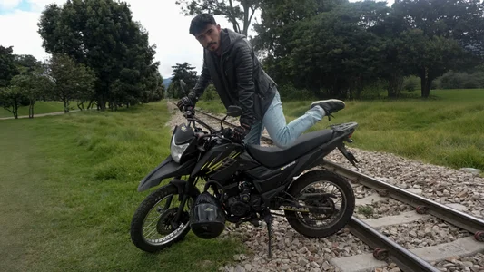 dam0n_fr0stのDo you dare to hop on my bike?の 2枚の写真