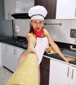 HannaPretthy 👩‍🍳 mass your cock in me🥵 Immagine  4
