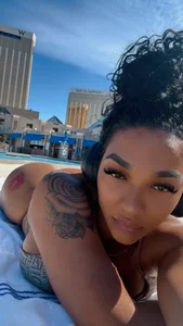 Jessika-Milf Public Pic 5