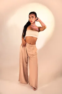 Hottie_Veronica 📿 Pray... because what's coming is a sin. Bilde