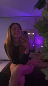 LanaMills_ Beauty in the mirror 🪞🩷 Hình