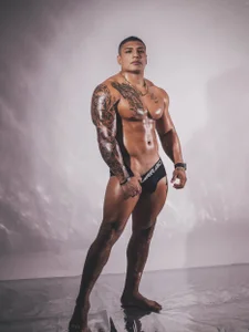 chrizmacgregor Public  4টি ছবি