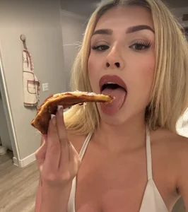 yourgirlclaire Public Pic 3