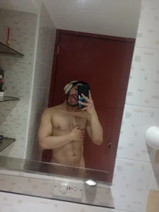 Mercury_muscle This is me, I just woke up and took my morning shower.😏 Pic