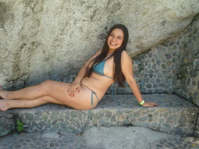 MiaCallie: Having a lot of fun in the water ( 2 фото)