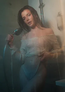 IvyDreamy shower time someone ? Pic 9