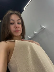 Trying on a dress👗 od DaynaMacha  2 snímek