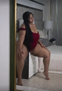 - What you see in the mirror is just the beginning 💓 de Valentina_belmont  2 Imagens