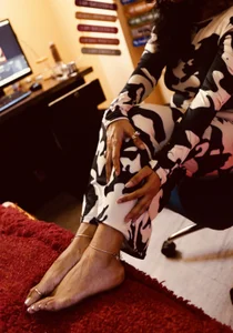 -AyeshaSinghania- FEET Immagine 