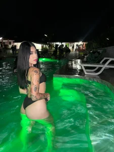 zoee_jackson Pool Nigth Bilde 2