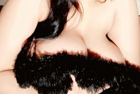 Suhanakhan04 Public Pic