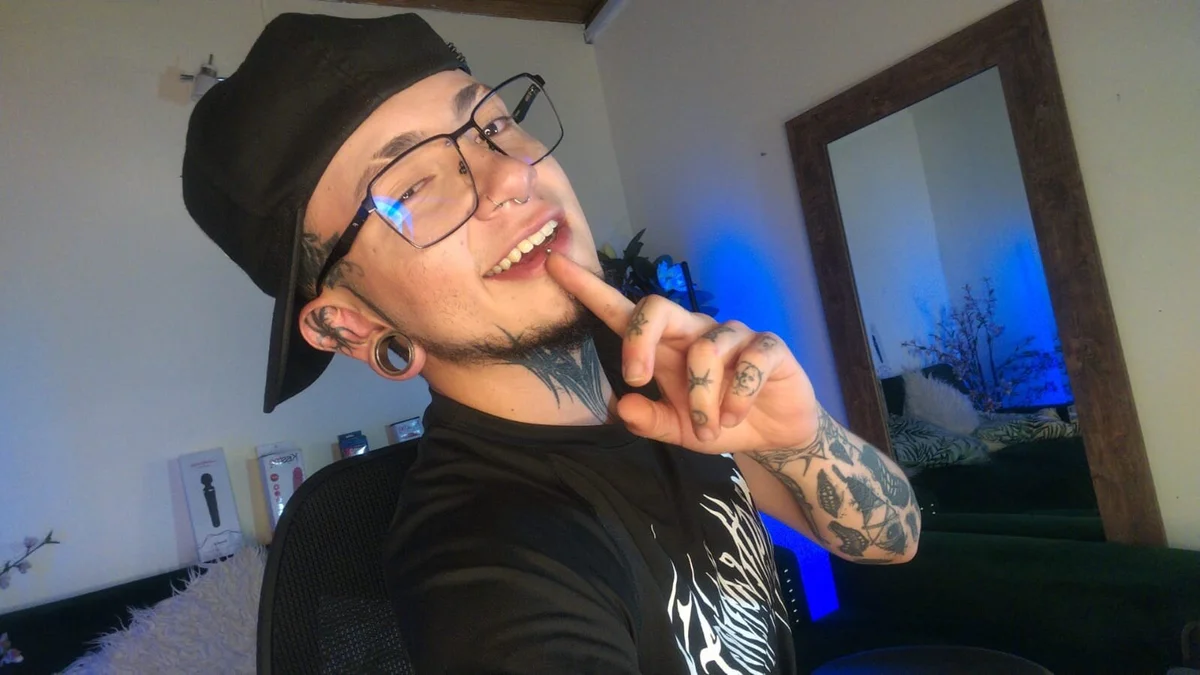 صور tyler_jones_ الرائجة  2201