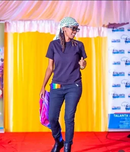 Naughty_Desiree Public Foto 5