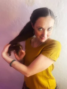 Juliet_Jamess sometimes it's important to feel like just a girl who believes that the sun will always shine Immagine 