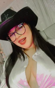 Mia_Rouse6 Public Pic 4