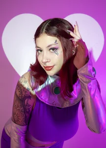 ViolettaBaker_ Look this beauty girl Pic 3