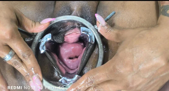 Fuck my uterus with a dildo inside and a vibrator de escarlett_hott  photos