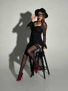 KatyOops I'm ready for Halloween. How do you like my sexy witch look?🔥😈🎃 Foto 3